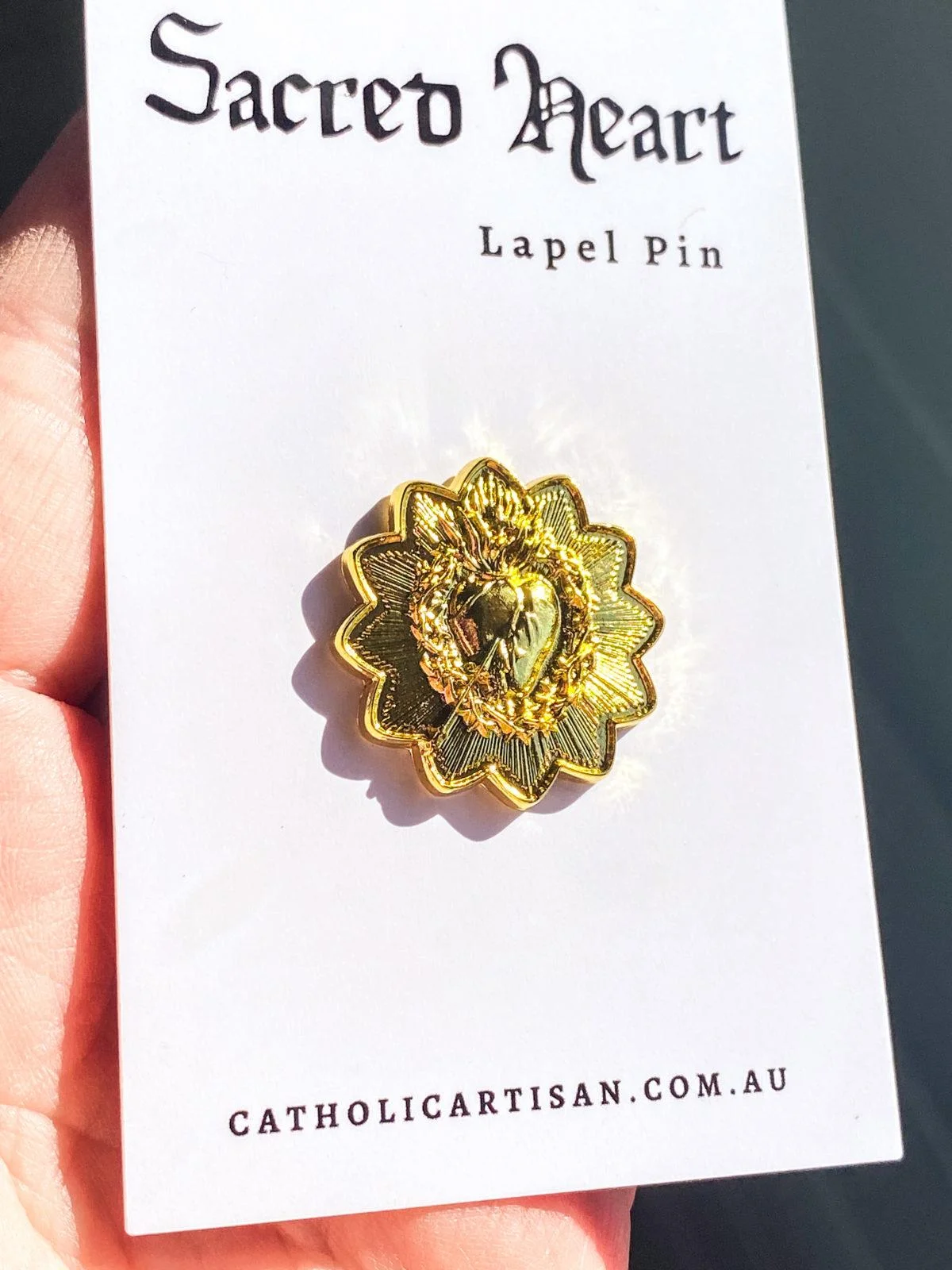 Sacred Heart -Gold metal lapel pin- Vintage style