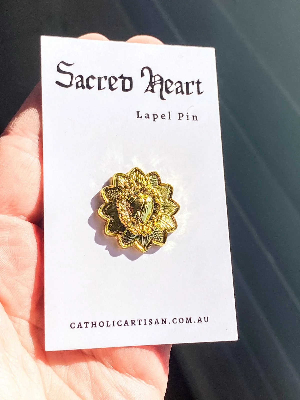 Sacred Heart -Gold metal lapel pin- Vintage style - Image 5